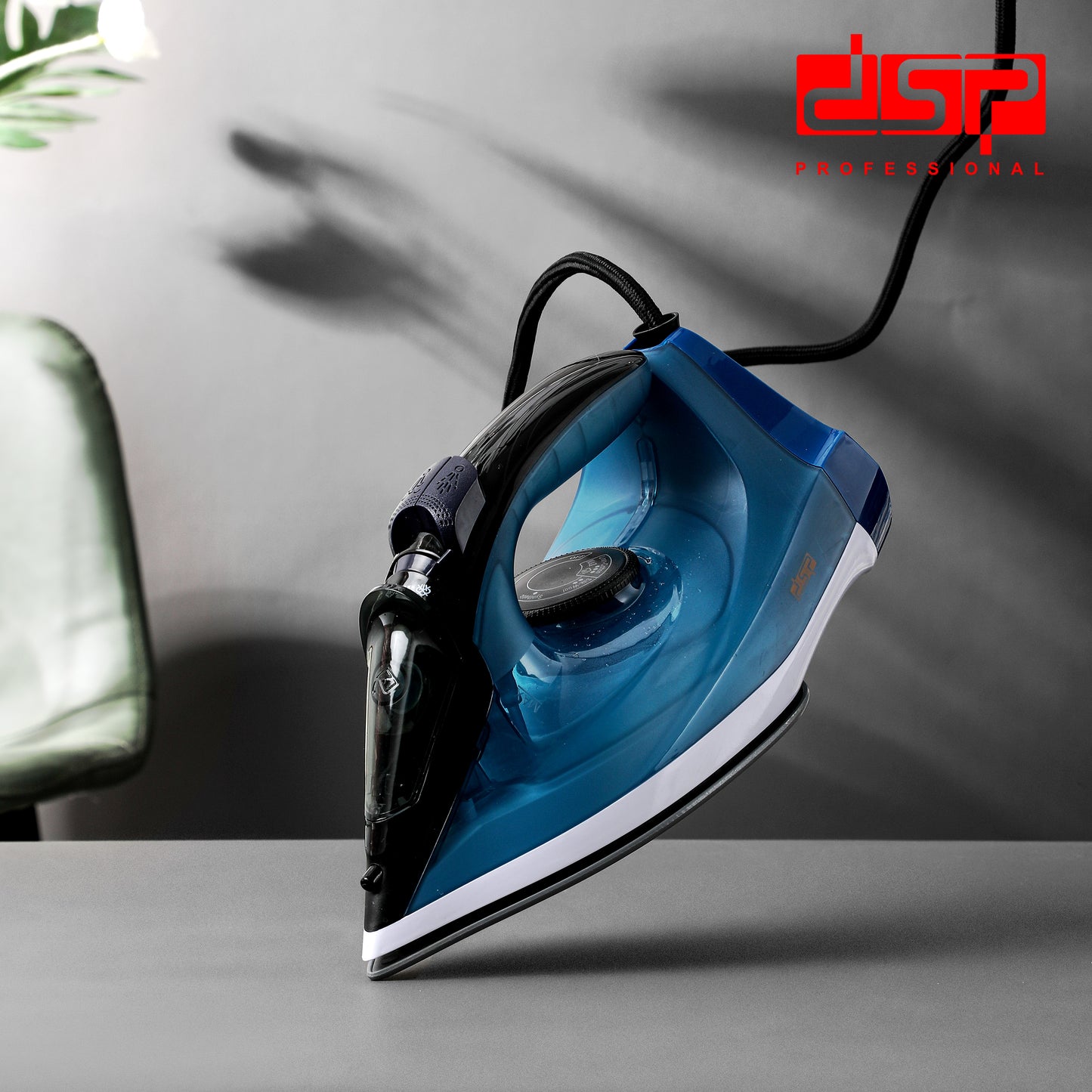DSP Hot Seller 2000W Ceramic Steam Iron, Adjustable Temp, Continuous & Vertical Steam for Home Garment Care